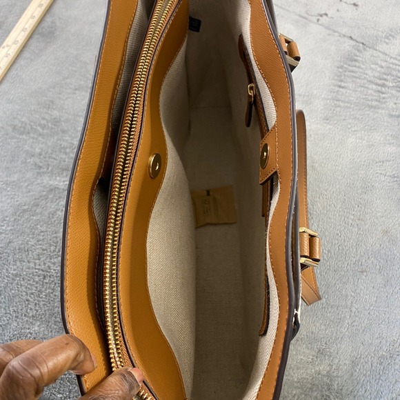 Michael Kors Tote Bag Women Large White Tan MK Monogram Signature  Zip Bag - Picture 7 of 11